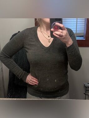 GAP 100% Wool V Neck Sweater Charcoal Gray Medium Cozy Minimalist Basic